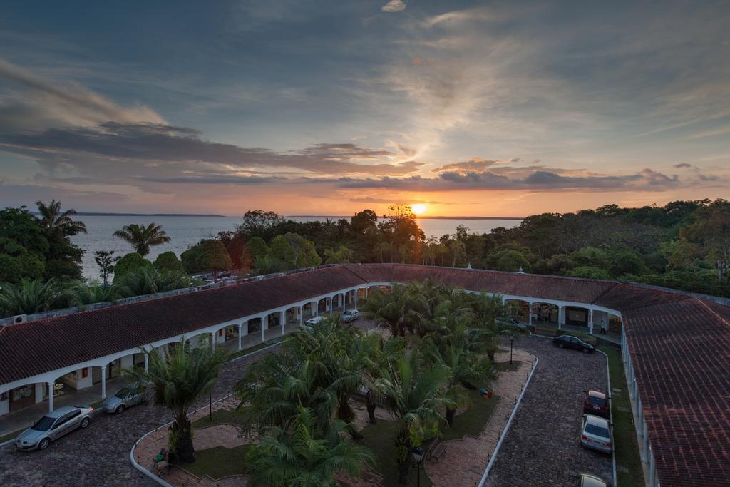Hotel Tropical Manaus Zewnętrze zdjęcie Sunset at the resort
