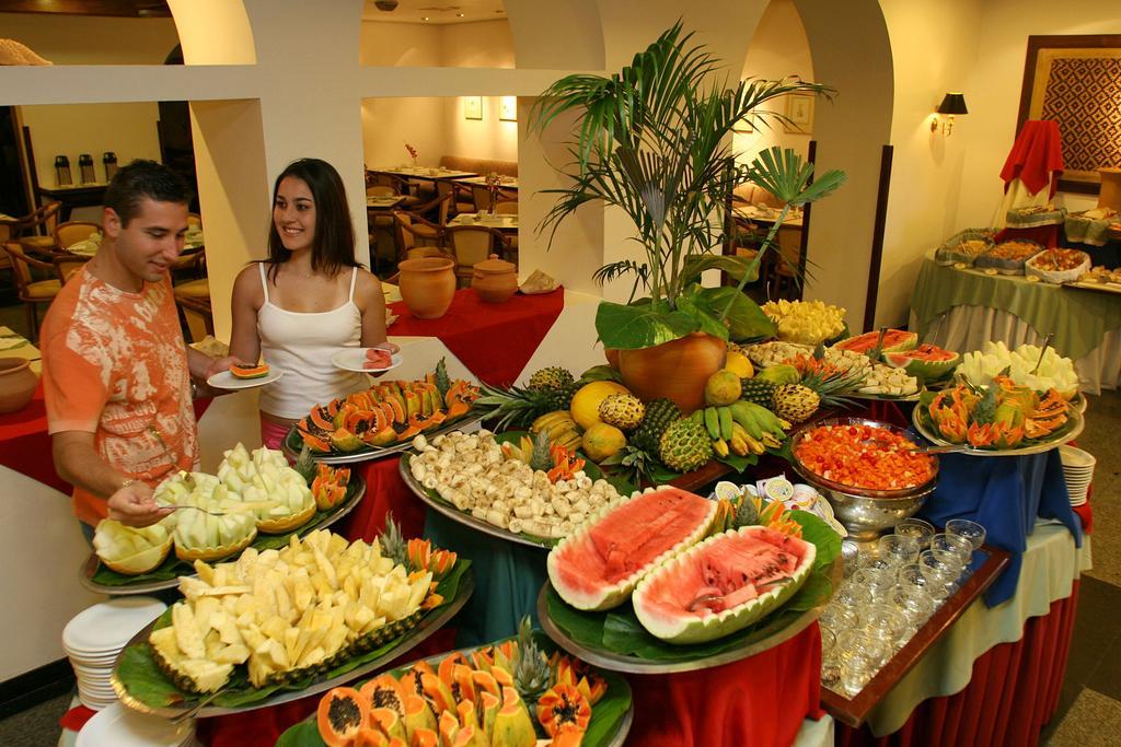 Hotel Tropical Manaus Zewnętrze zdjęcie A fruit buffet