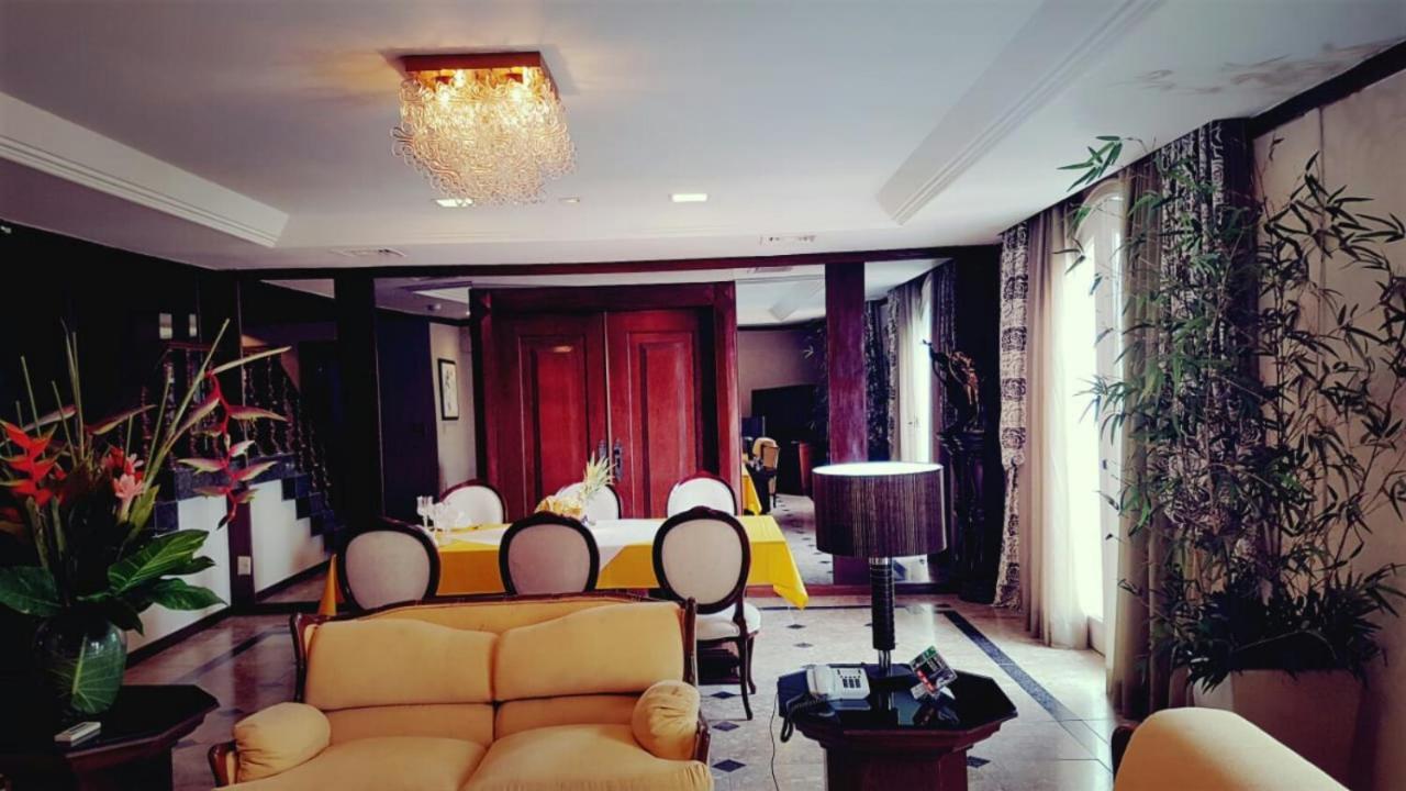 Hotel Tropical Manaus Zewnętrze zdjęcie A living room in a luxury apartment