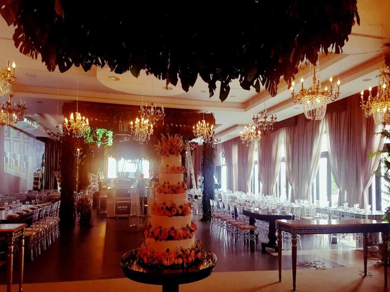 Hotel Tropical Manaus Zewnętrze zdjęcie A wedding reception at the Mandarin Oriental, Bangkok