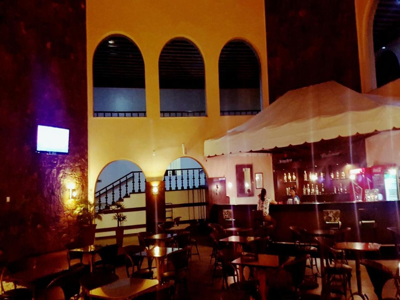 Hotel Tropical Manaus Zewnętrze zdjęcie The interior of the bar